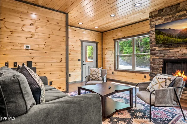 $699,000 | 1868 Blue Tick Way, Sevierville, TN 37876