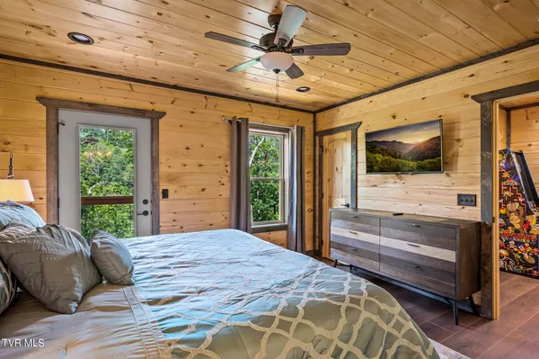 $699,000 | 1868 Blue Tick Way, Sevierville, TN 37876