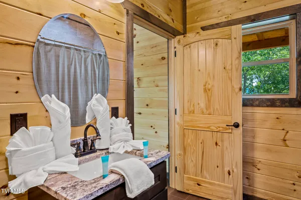 $699,000 | 1868 Blue Tick Way, Sevierville, TN 37876