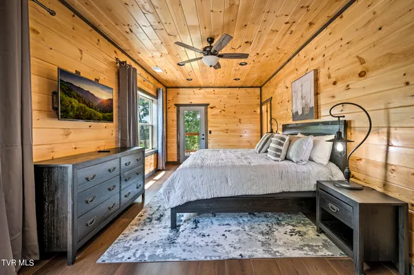 $699,000 | 1868 Blue Tick Way, Sevierville, TN 37876