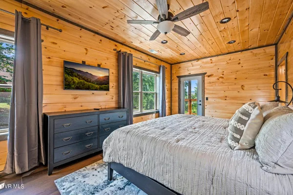 $699,000 | 1868 Blue Tick Way, Sevierville, TN 37876