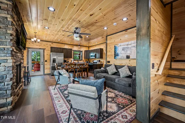 $699,000 | 1868 Blue Tick Way, Sevierville, TN 37876