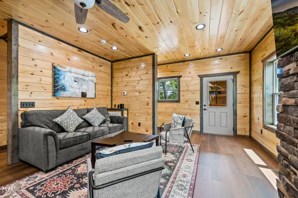 $699,000 | 1868 Blue Tick Way, Sevierville, TN 37876
