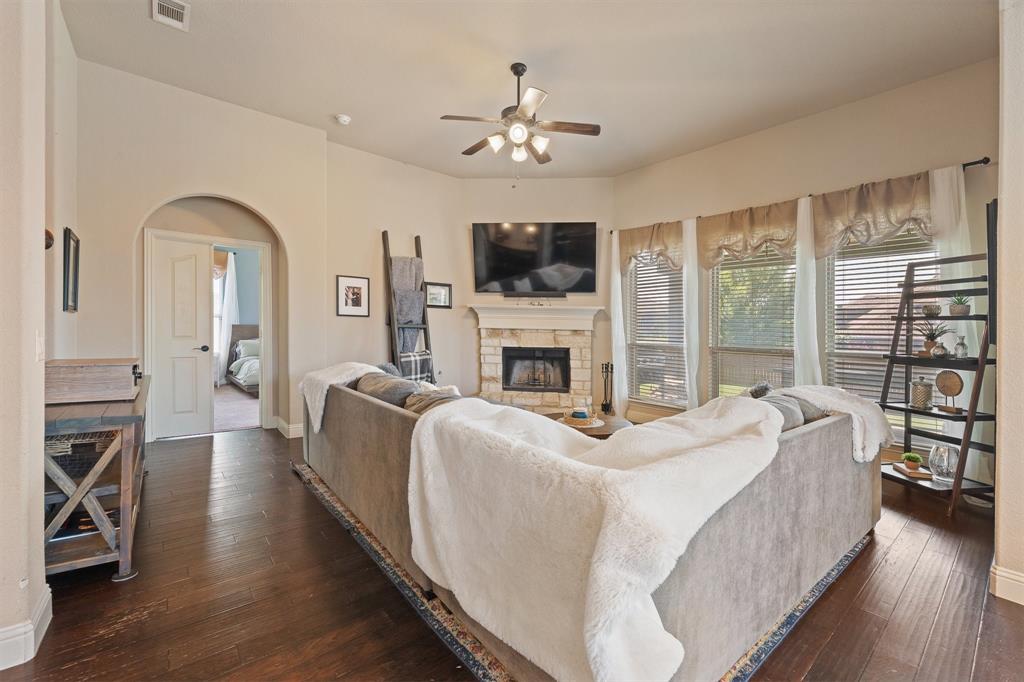 1112 Cardinal Ridge Road Burleson, TX 76028 - Photo 15 of 36 Gallery Image 15