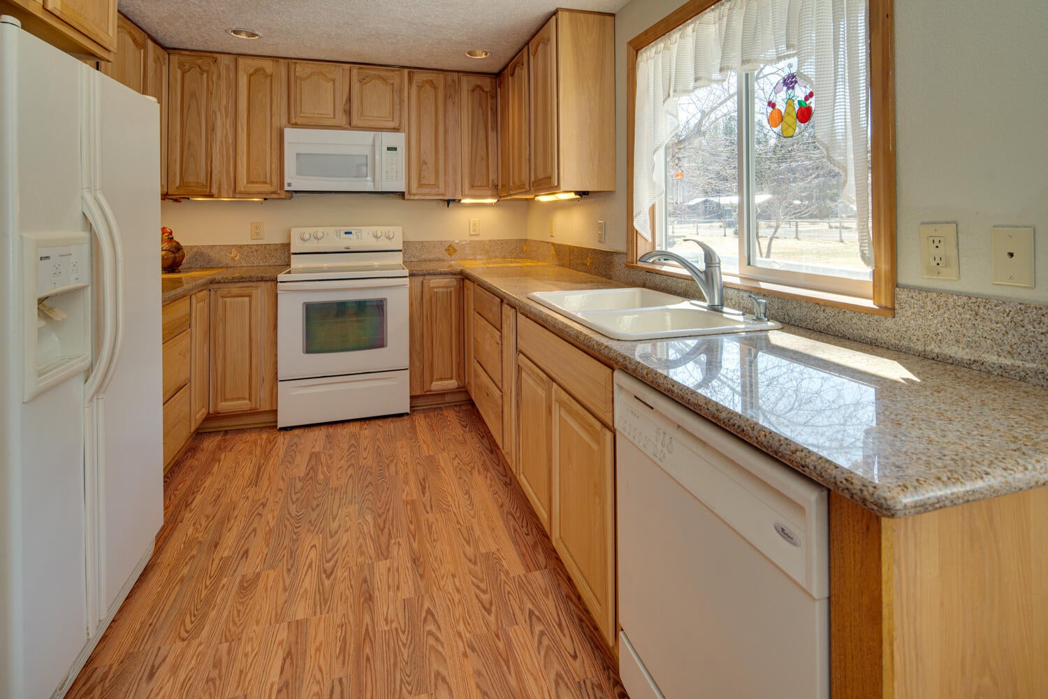 19333 Baker Road Bend, OR 97702 - Photo 13 of 49 Kitchen has Granite tops with tile inlays. Hickory cabinets with under cabinet lighting.