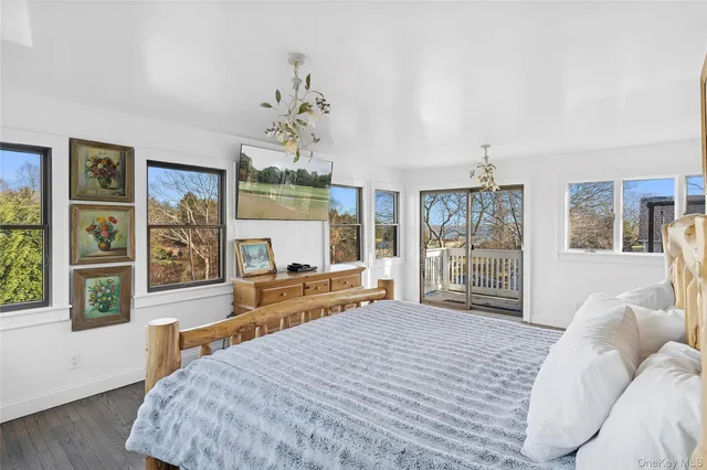 $1,295,000 | 13 Willow Shade Lane, East Quogue, NY 11942