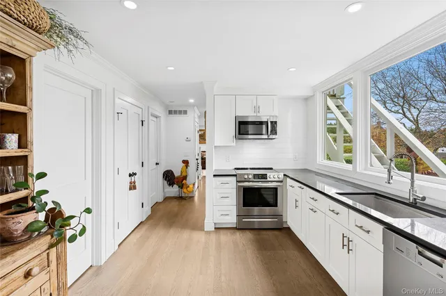 $1,295,000 | 13 Willow Shade Lane, East Quogue, NY 11942