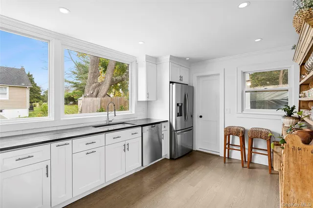 $1,295,000 | 13 Willow Shade Lane, East Quogue, NY 11942