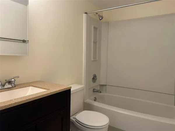 $1,300 | 2401 Riverside Drive, Unit 308, Coral Springs, FL 33065