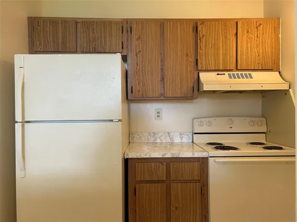 $1,300 | 2401 Riverside Drive, Unit 308, Coral Springs, FL 33065