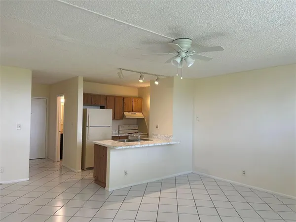$1,300 | 2401 Riverside Drive, Unit 308, Coral Springs, FL 33065