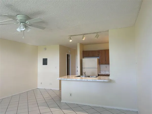 $1,300 | 2401 Riverside Drive, Unit 308, Coral Springs, FL 33065