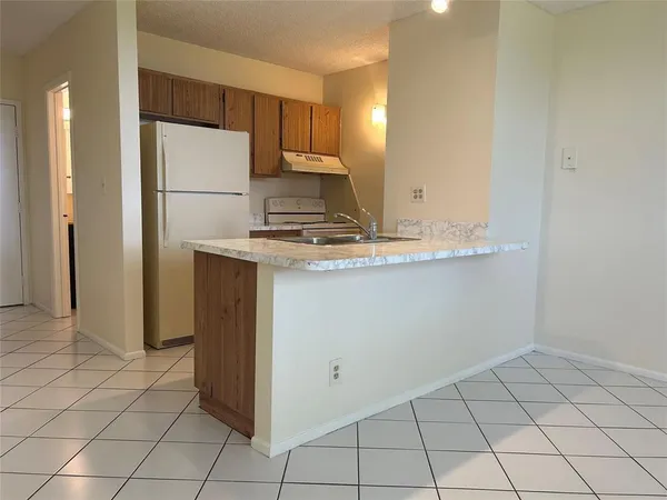 $1,300 | 2401 Riverside Drive, Unit 308, Coral Springs, FL 33065