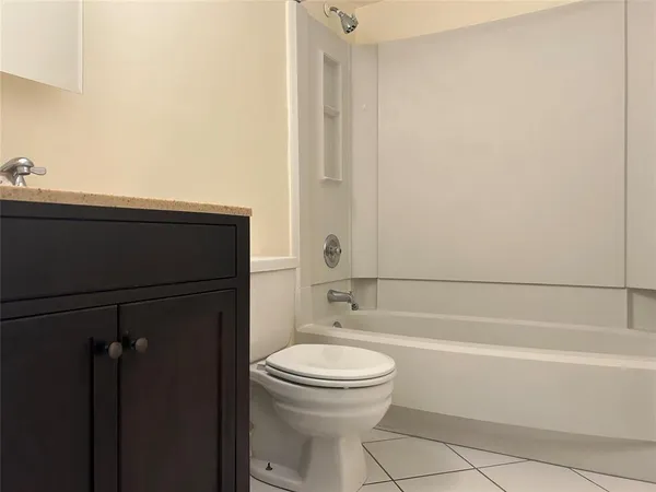 $1,300 | 2401 Riverside Drive, Unit 308, Coral Springs, FL 33065