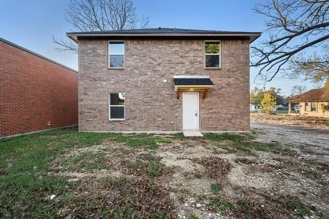 $2,000 | 2004 West 2nd Avenue, Corsicana, TX 75110