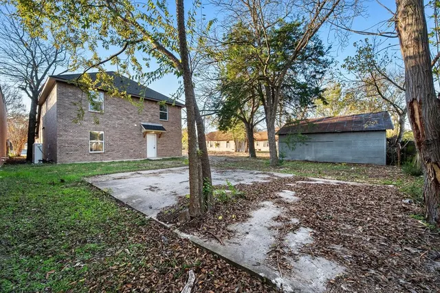 $2,000 | 2004 West 2nd Avenue, Corsicana, TX 75110