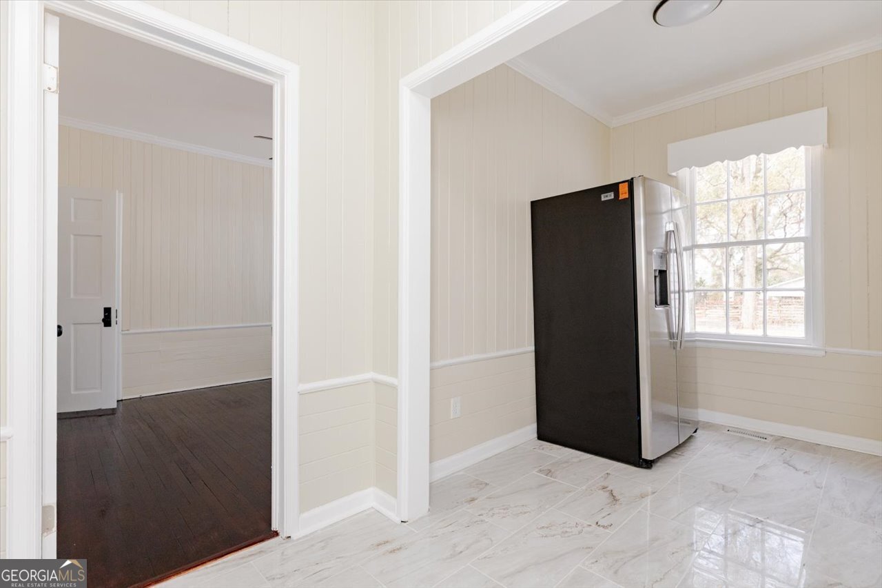 1205 Swift Street Perry, GA 31069 - Photo 18 of 63 an empty room with windows and closet