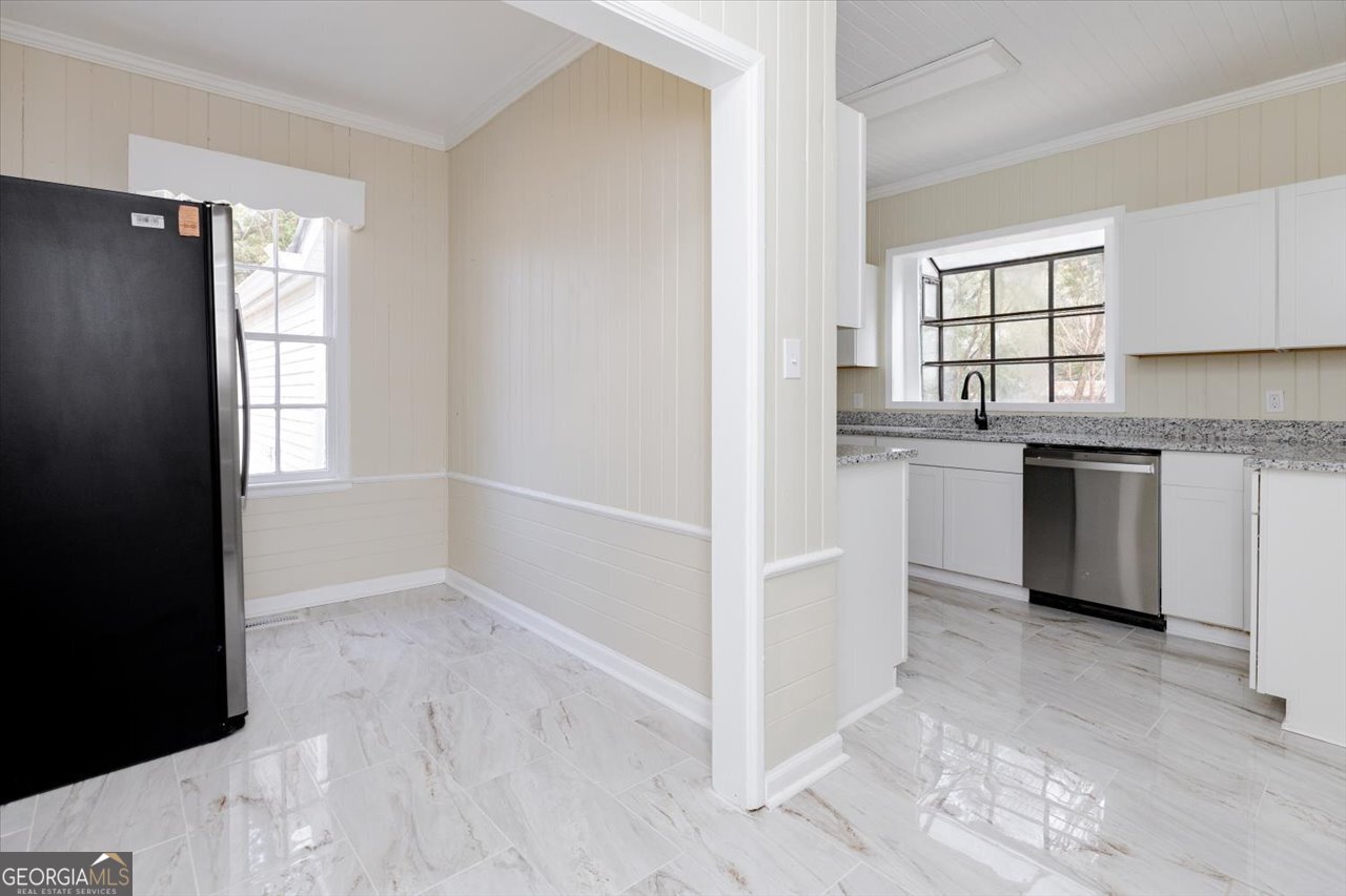 1205 Swift Street Perry, GA 31069 - Photo 19 of 63 a kitchen with stainless steel appliances granite countertop a stove a sink and a refrigerator