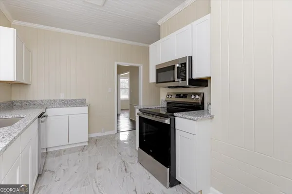 a close view of sink and tap