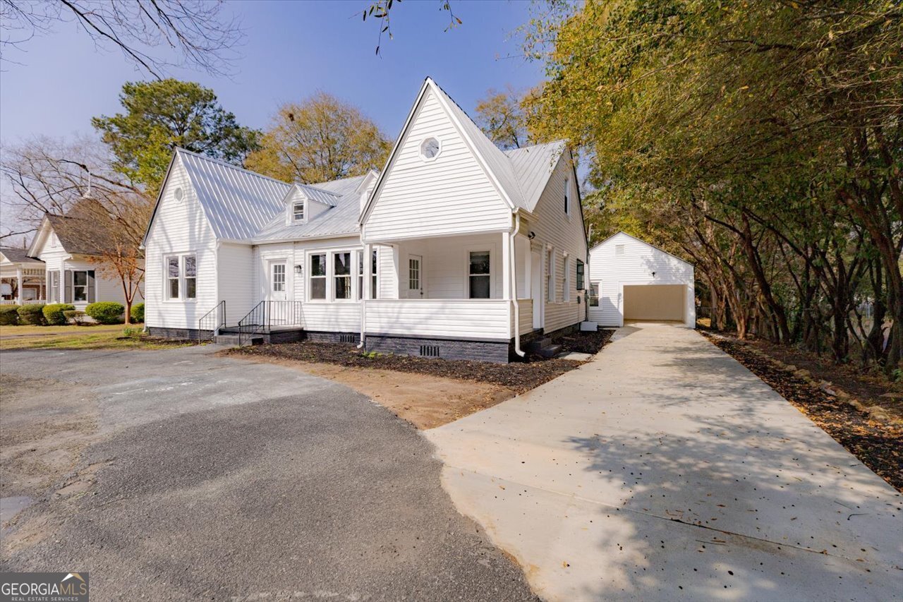1205 Swift Street Perry, GA 31069 - Photo 5 of 63 a front view of a house with a yard