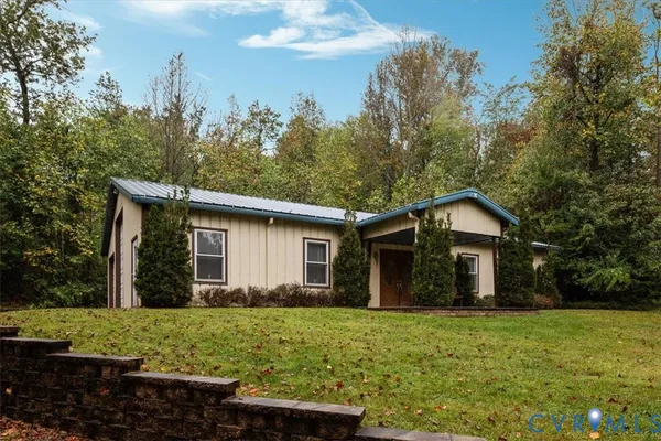 a view of a house with yard and tree s
