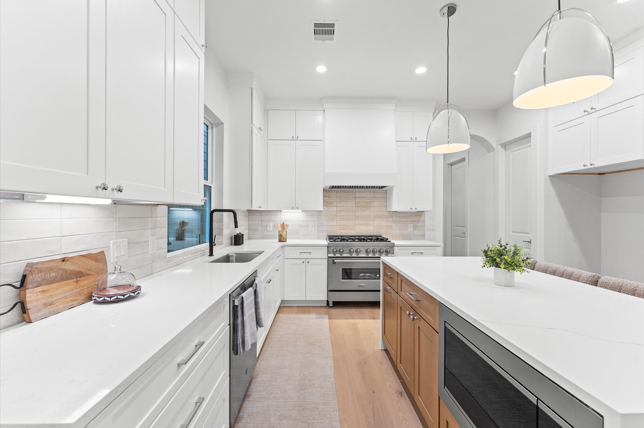 4403 Feagan Street Houston, TX 77007 - Photo 11 of 40 a kitchen with stainless steel appliances granite countertop a sink a stove and a refrigerator
