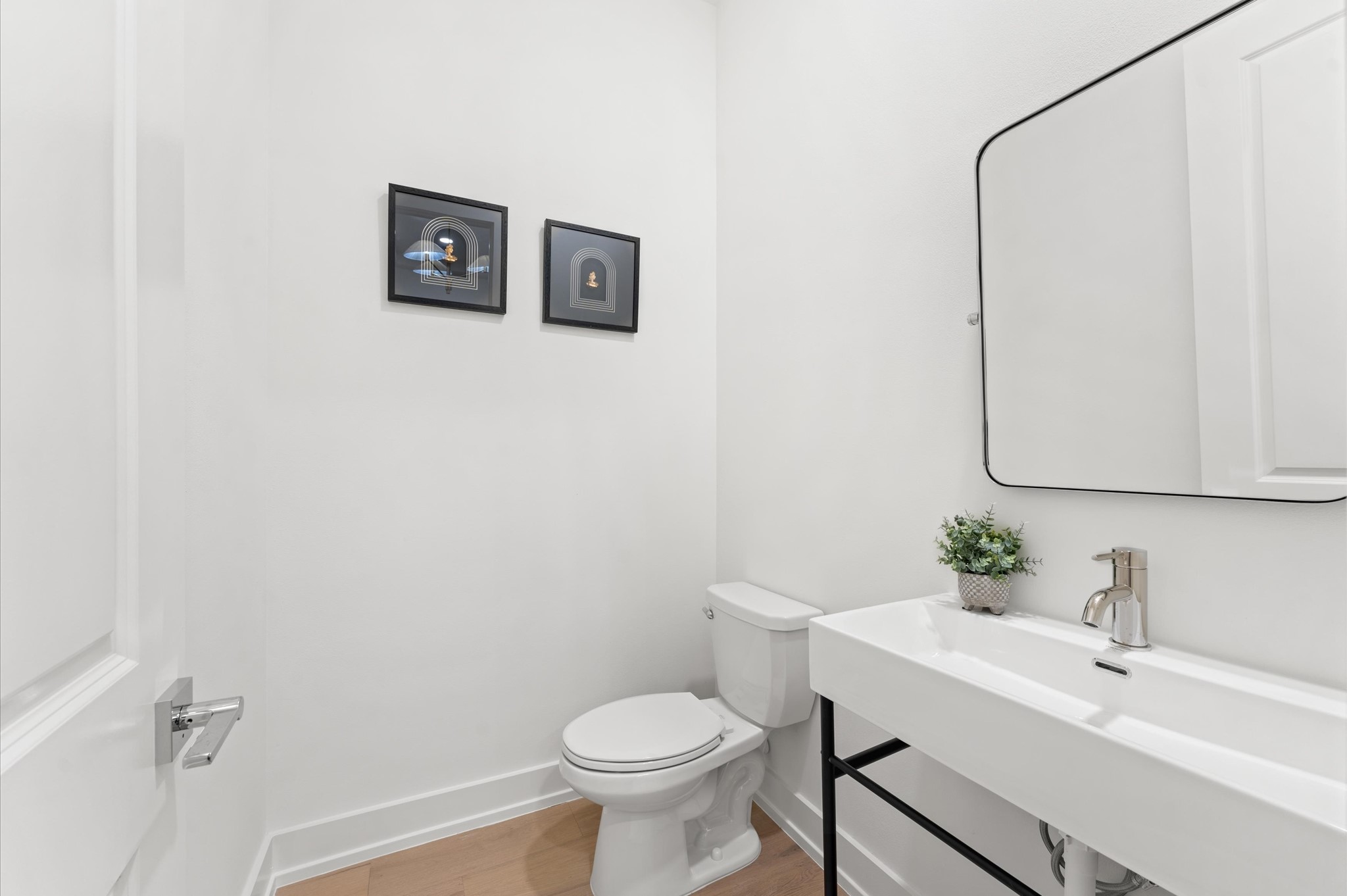 4403 Feagan Street Houston, TX 77007 - Photo 20 of 40 a bathroom with a toilet sink and mirror