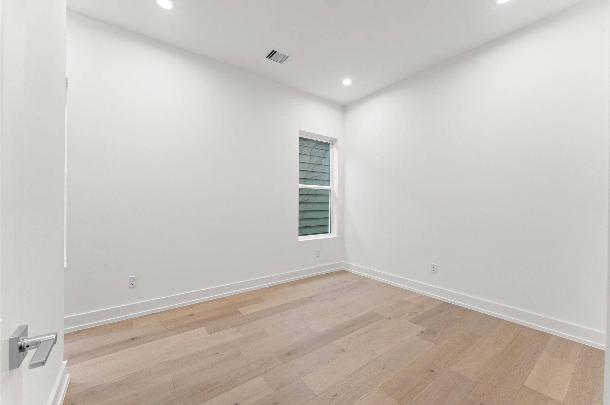 4403 Feagan Street Houston, TX 77007 - Photo 32 of 40 a view of empty room with window