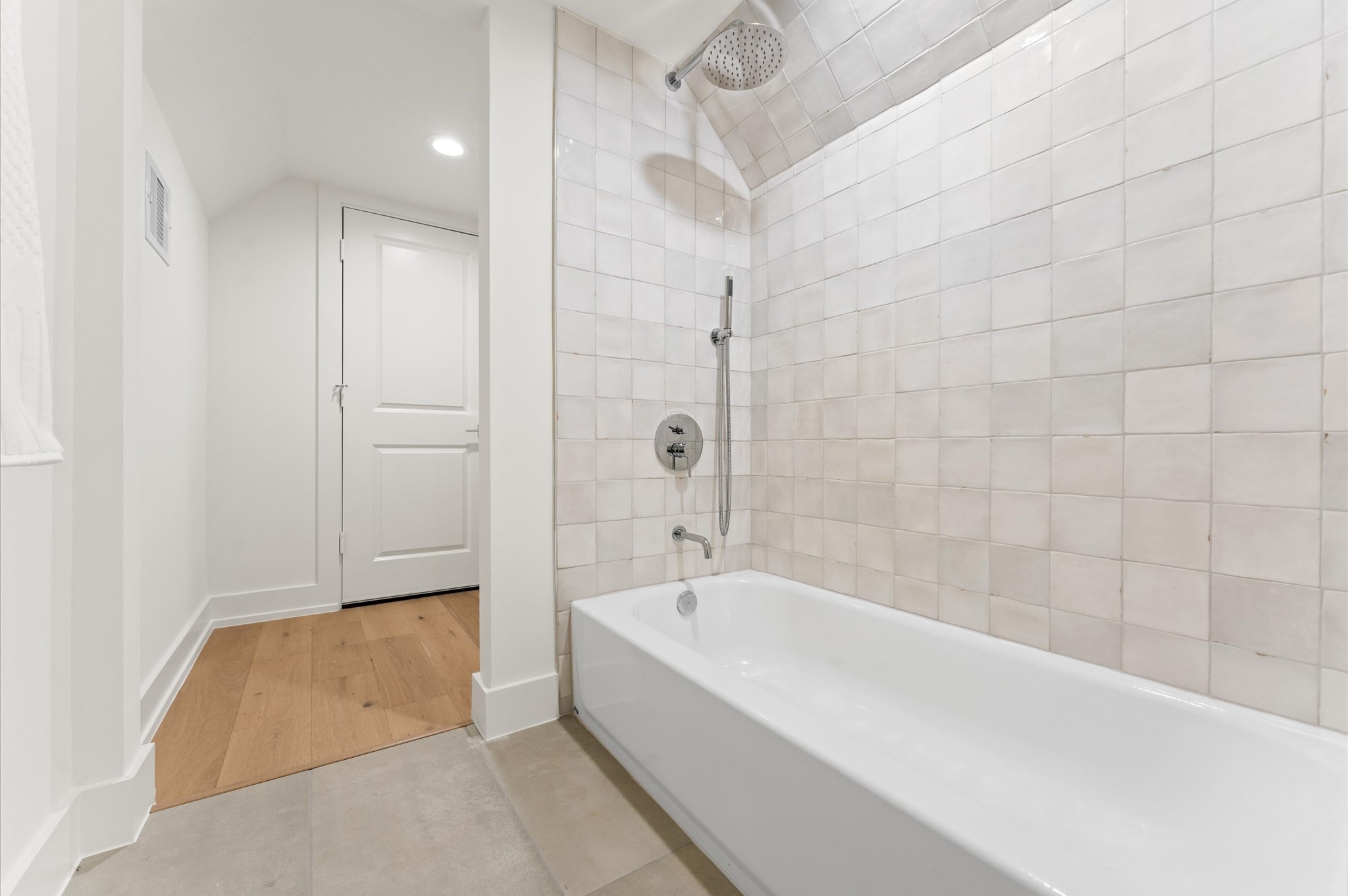 4403 Feagan Street Houston, TX 77007 - Photo 37 of 40 a bathroom with a bathtub and a shower