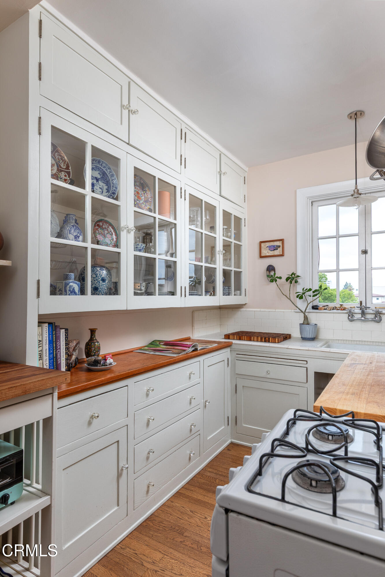 85 North Madison Avenue, Unit 48 Pasadena, CA 91101 - Photo 11 of 31 a kitchen that has a lot of cabinets in it and wooden floors
