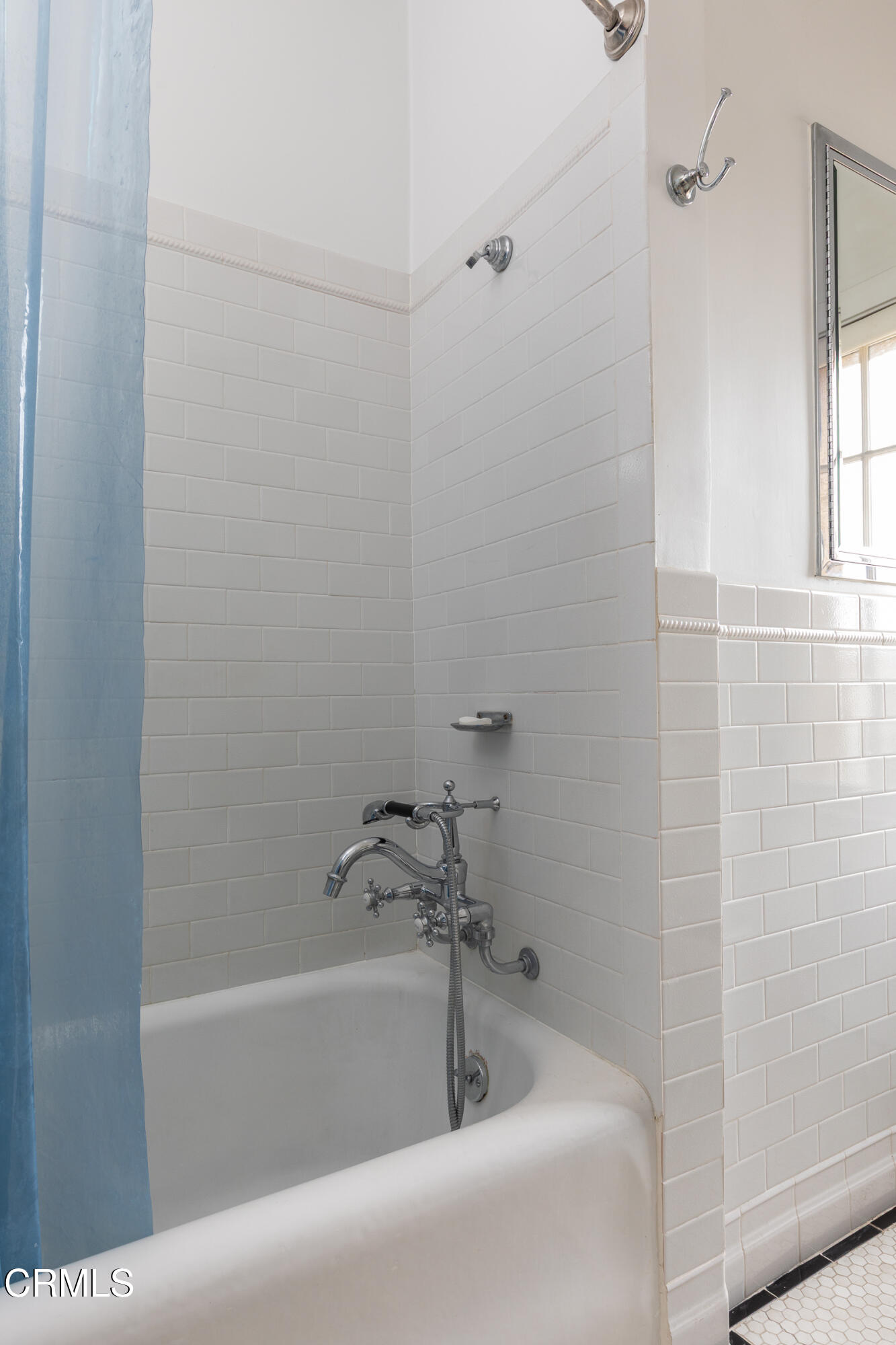 85 North Madison Avenue, Unit 48 Pasadena, CA 91101 - Photo 15 of 31 a bathroom with a bathtub