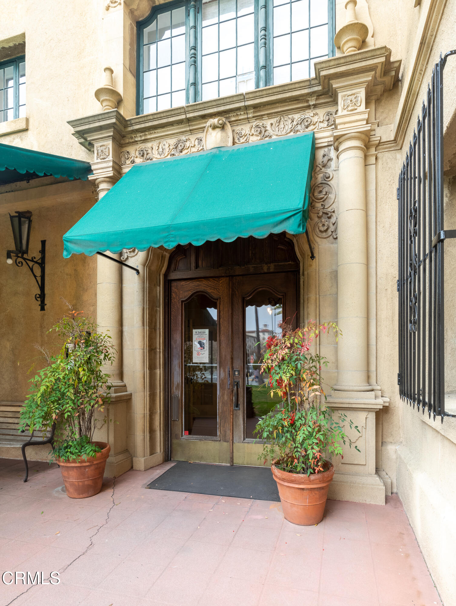 85 North Madison Avenue, Unit 48 Pasadena, CA 91101 - Photo 30 of 31 a view of a house with a potted plant
