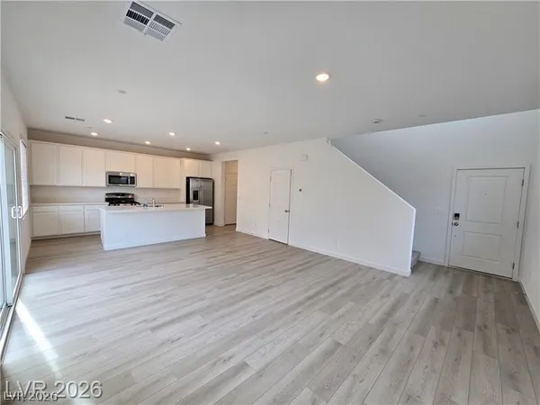 $3,000 | 530 Preston Crst Street, Henderson, NV 89011