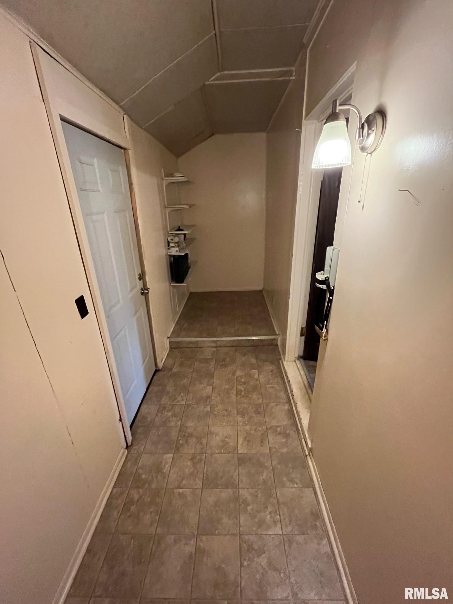1129 South Spring Street Springfield, IL 62704 - Photo 9 of 10 Gallery Image 9