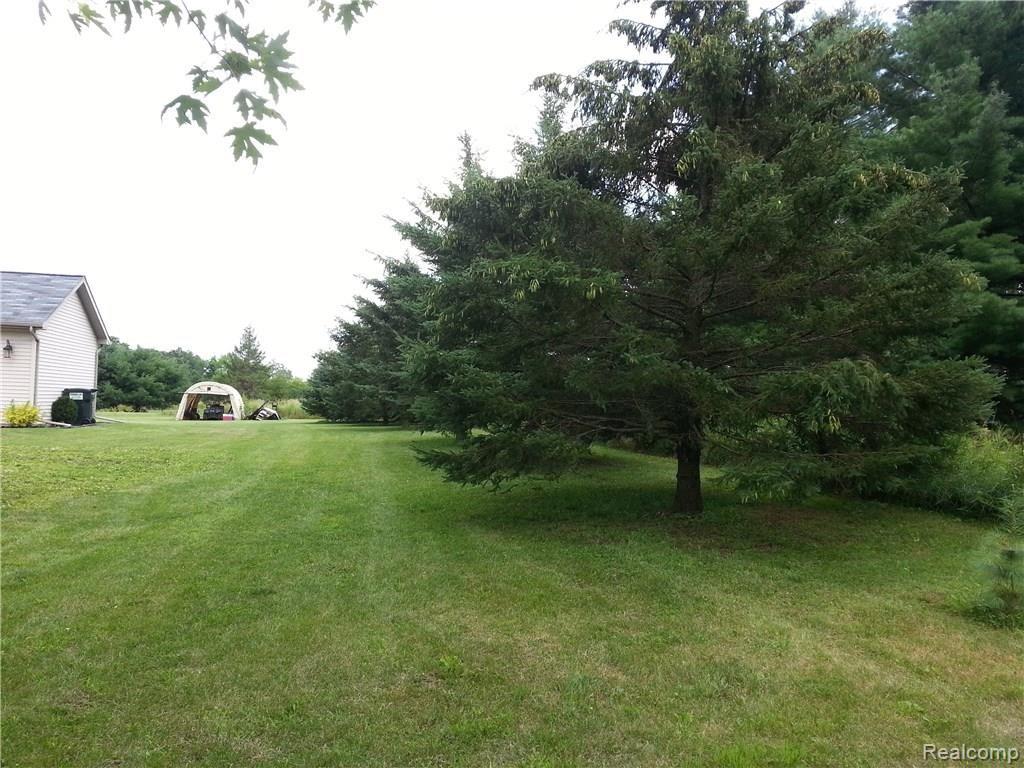 6472 McGuire Road Fenton, MI 48430 - Photo 7 of 21 6472 McGuire photo 9.jpg