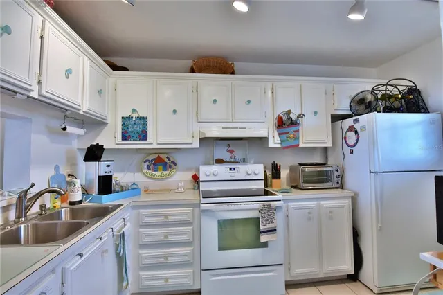 $4,500 | 18304 Gulf Boulevard, Unit 504, Redington Shores, FL 33708