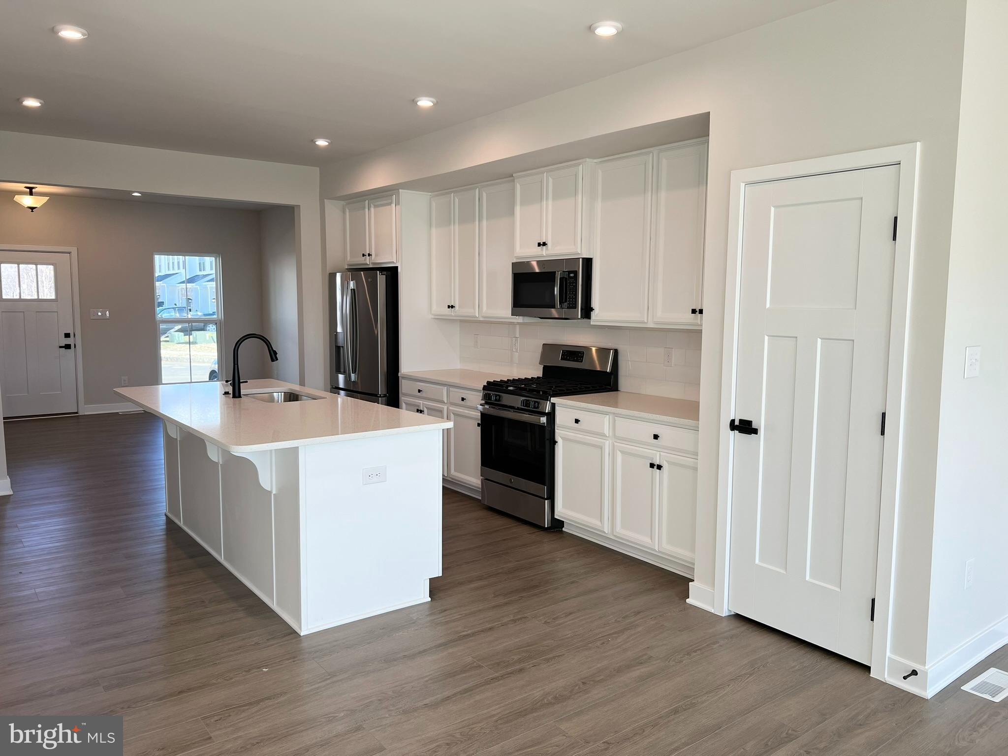 16 Cinnamon Ln Mount Mount Laurel, NJ 08054 - Photo 3 of 29