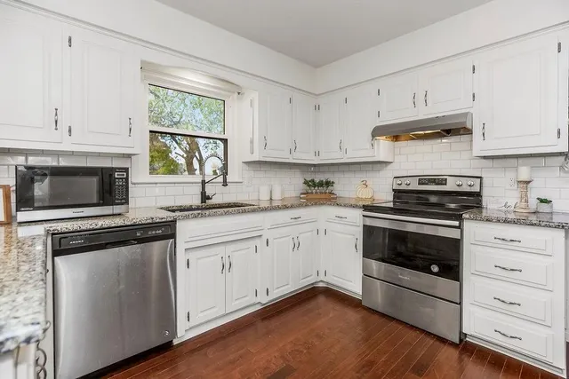 $360,000 | 514 Southwest Raintree Drive, Lee's Summit, MO 64082