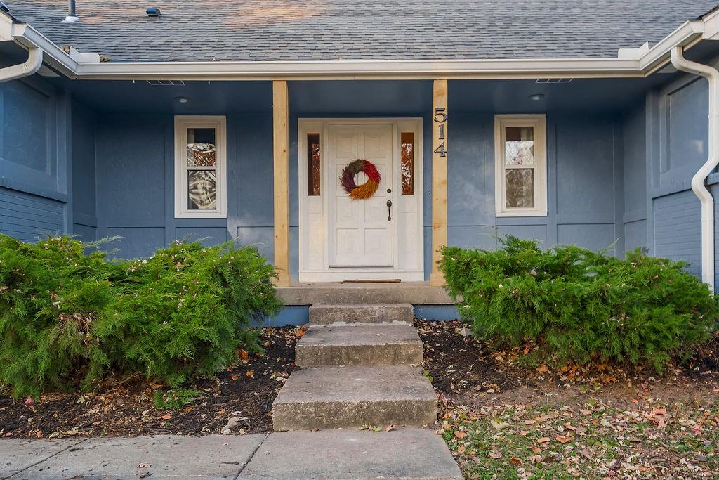 514 Southwest Raintree Drive Lee's Summit, MO 64082 - Photo 2 of 41