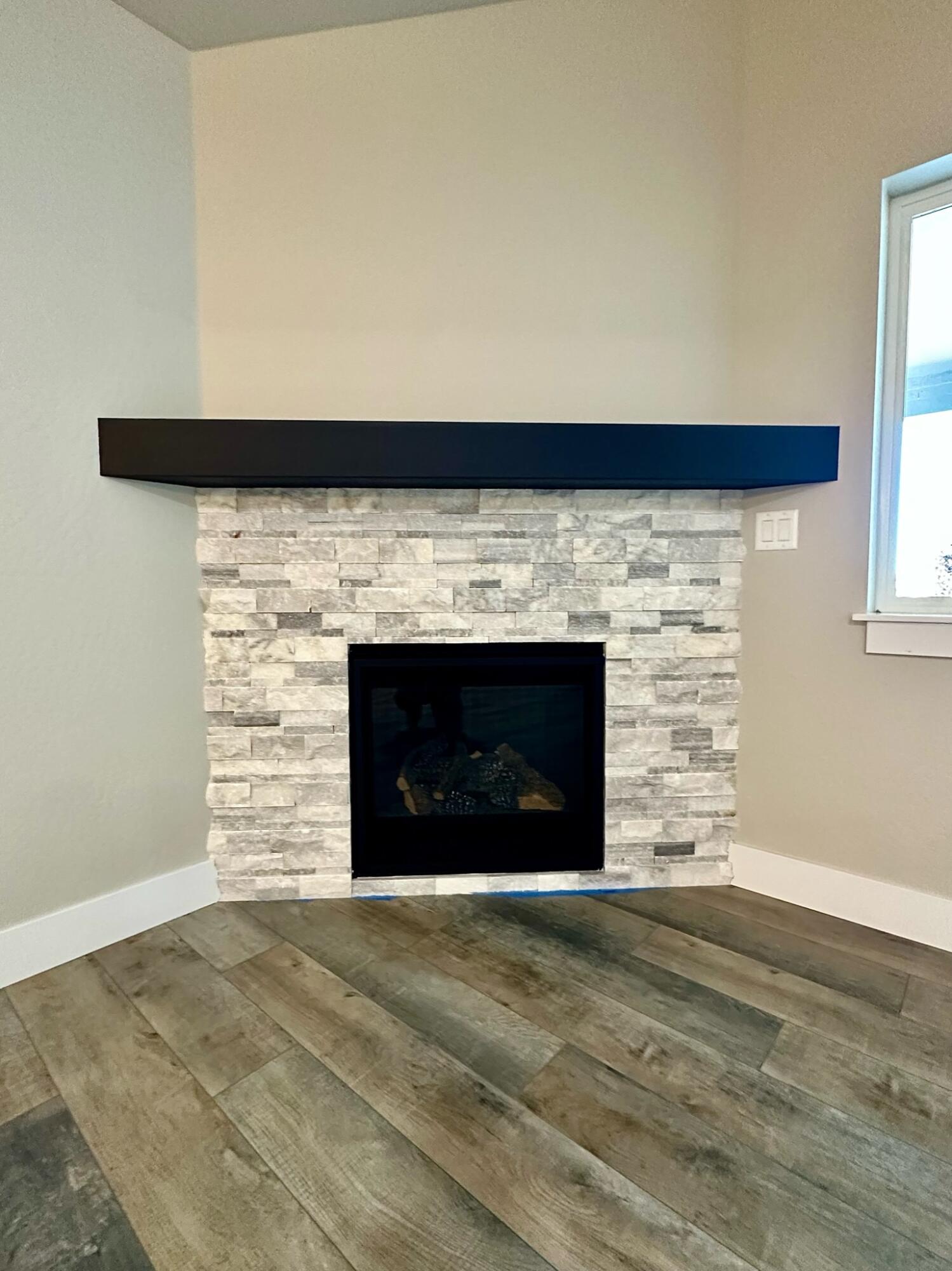 281 Autumn Ridge Road Talent, OR 97540 - Photo 6 of 39 7. Fireplace