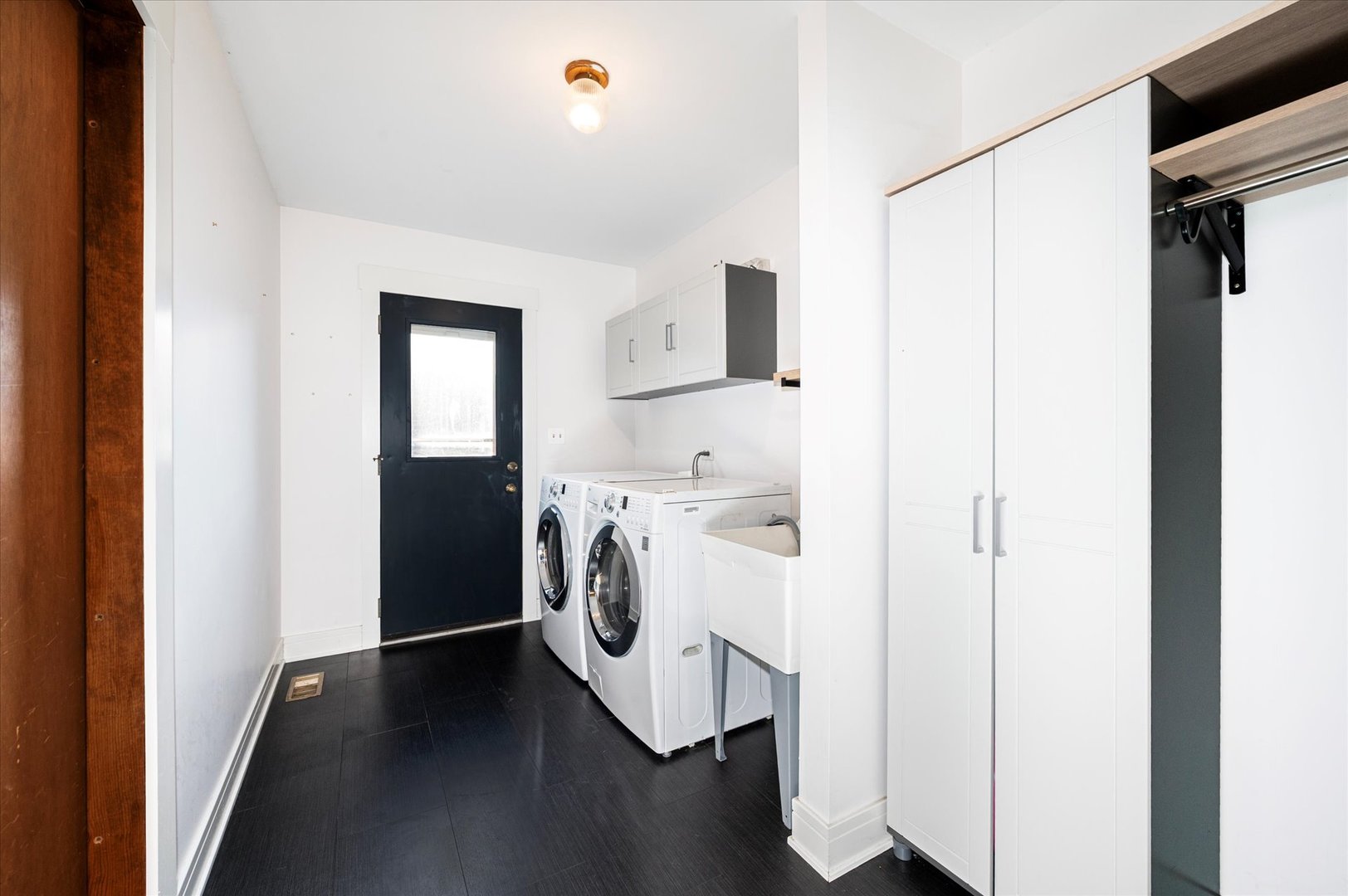 1228 Honey Hill Road Addison, IL 60101 - Photo 22 of 41 a utility room with dryer and washer