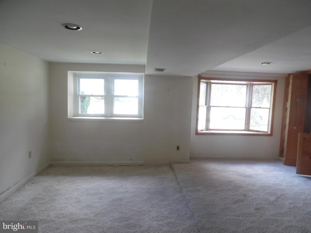 1002 Riviera Road Warminster, PA 18974 - Photo 11 of 26