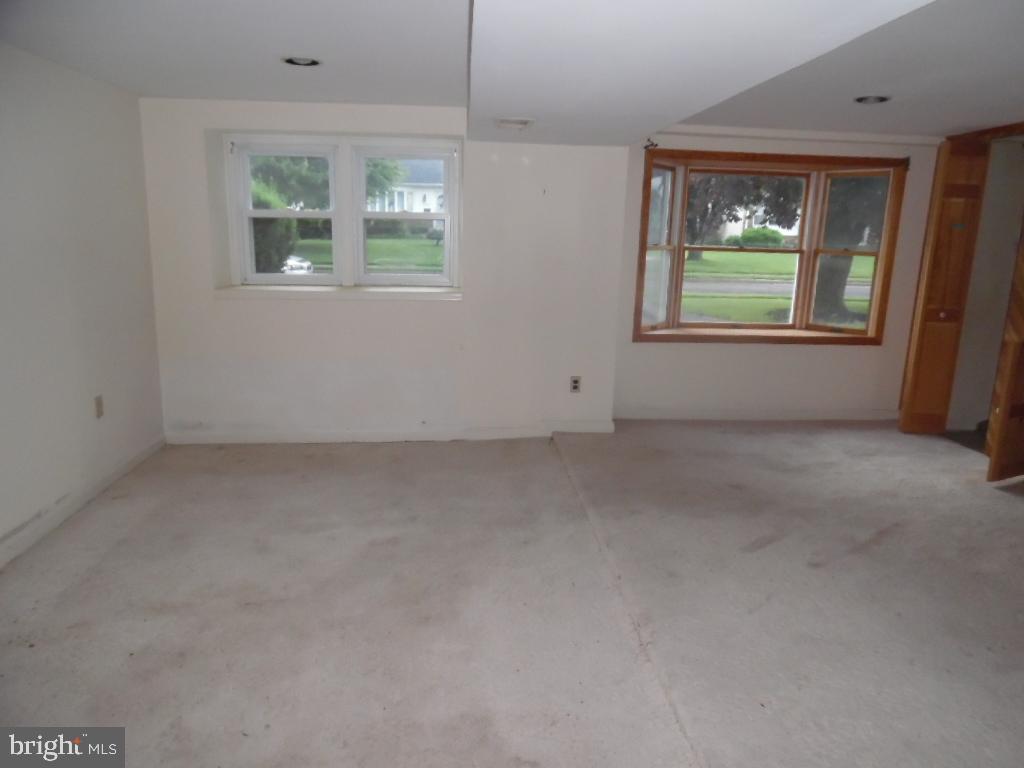 1002 Riviera Road Warminster, PA 18974 - Photo 6 of 26