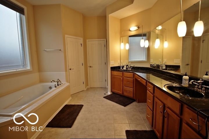 10526 Proposal Pointe Way Fishers, IN 46040 - Photo 11 of 24