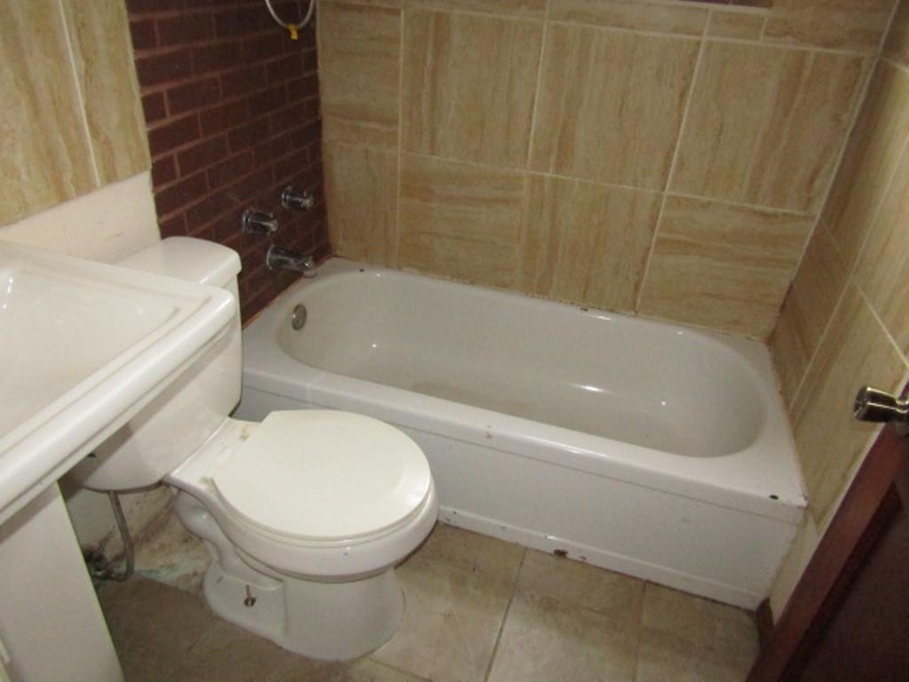 247 Conson Road Pittsburgh, PA 15227 - Photo 13 of 27 a bathroom with a toilet and a bathtub