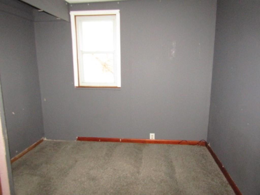 247 Conson Road Pittsburgh, PA 15227 - Photo 19 of 27 an empty room with a window