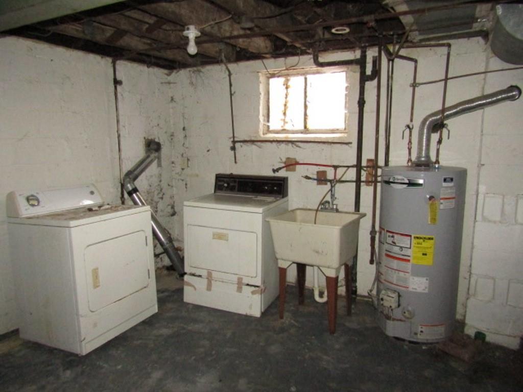 247 Conson Road Pittsburgh, PA 15227 - Photo 26 of 27 a utility room with dryer and washer