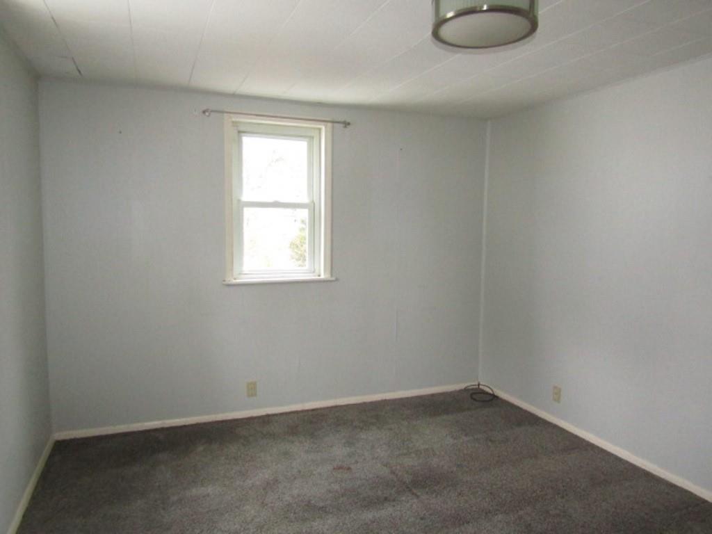 247 Conson Road Pittsburgh, PA 15227 - Photo 6 of 27 an empty room with a window