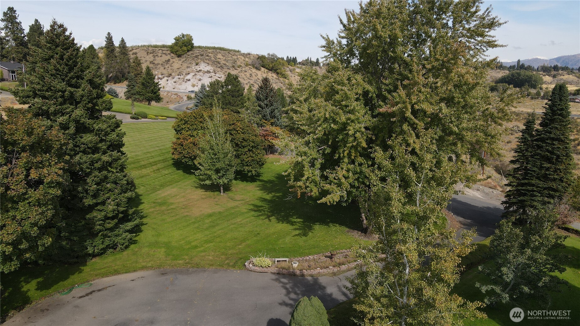 14 Hahn Road Omak, WA 98841 - Photo 33 of 38 a view of a lake with a house