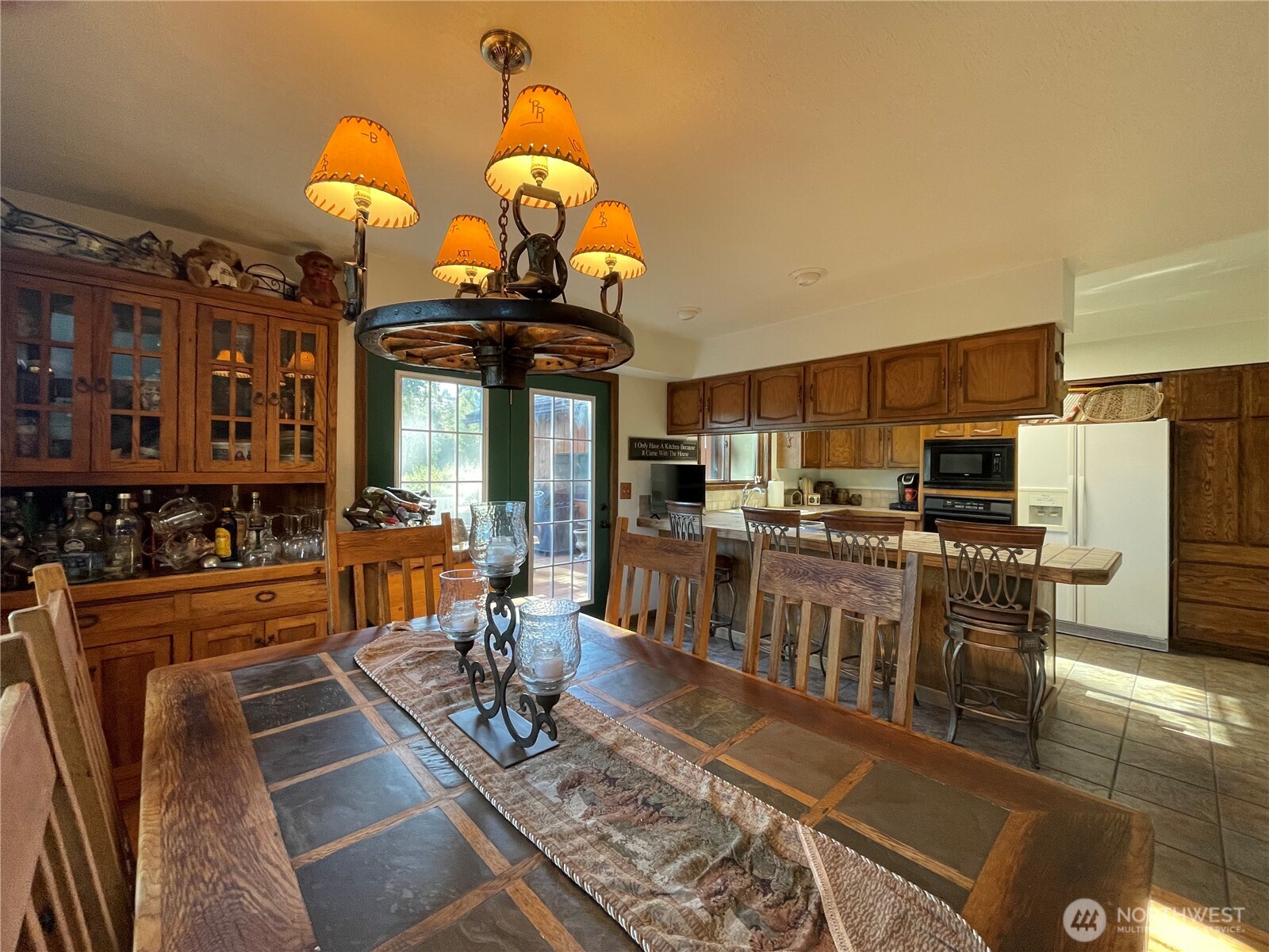 14 Hahn Road Omak, WA 98841 - Photo 5 of 38 a living room with stainless steel appliances furniture a rug and a kitchen view